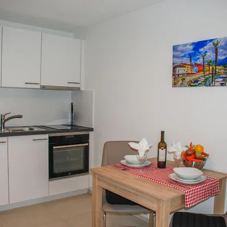 Apartamento 2- Giardino By Interhome *